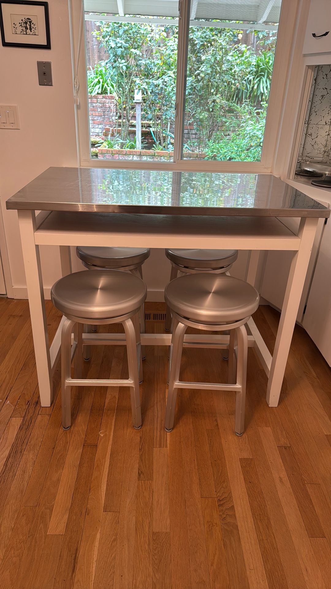 Kitchen Island With Stainless & Stools