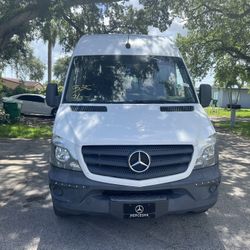 Mercedes  Sprinter  2500  Edition  Diesel V6 High  Roof