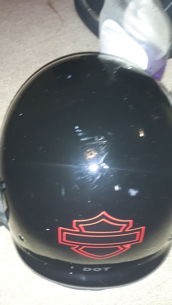 Harley-Davidson. Nice helmet