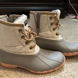 Size 4 Kid Sperry Boots 