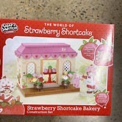 NWT Strawberry Shortcake Bakery building set