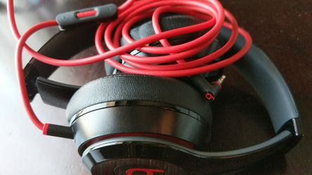 Beats solo headphones w/ case