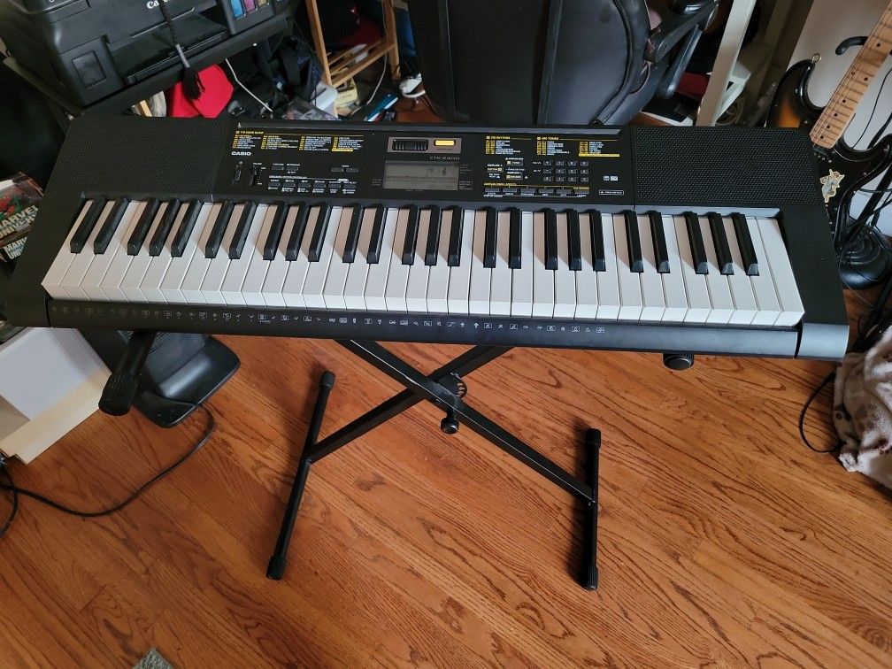 Casio CTK-2400 61-Key Sampling Midi Keyboard