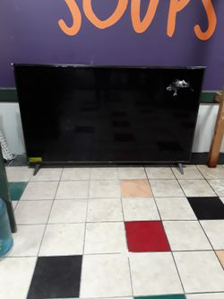 LG Smart TV 82' With Remote