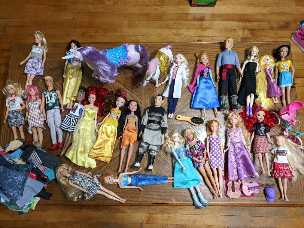 Lot of Barbie dolls + some Disney