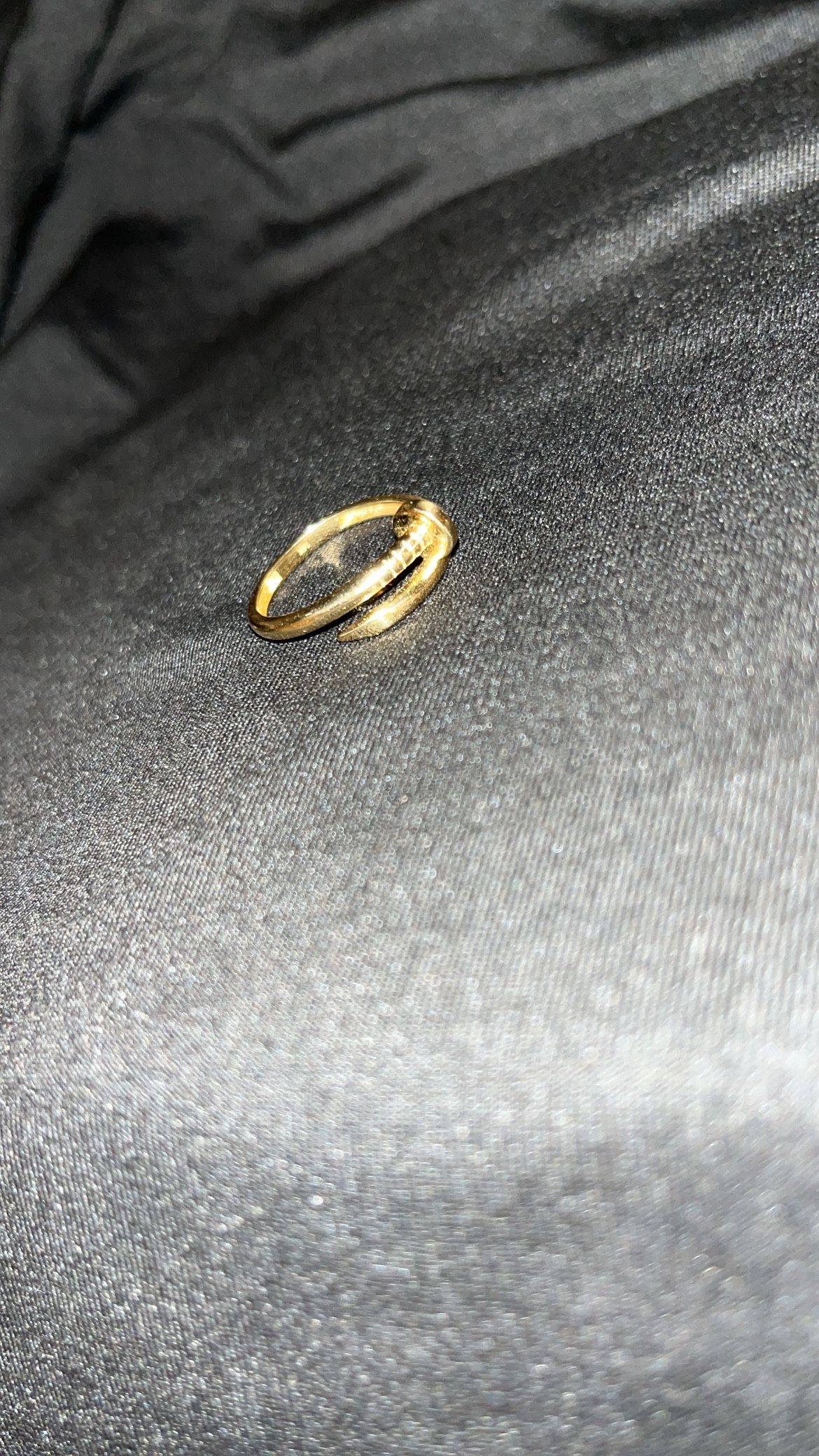 WOMANS GOLD RING
