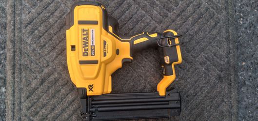Dewalt Finish Nailer  18 Guage with nails