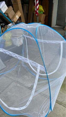 Baby outdoors protecting net