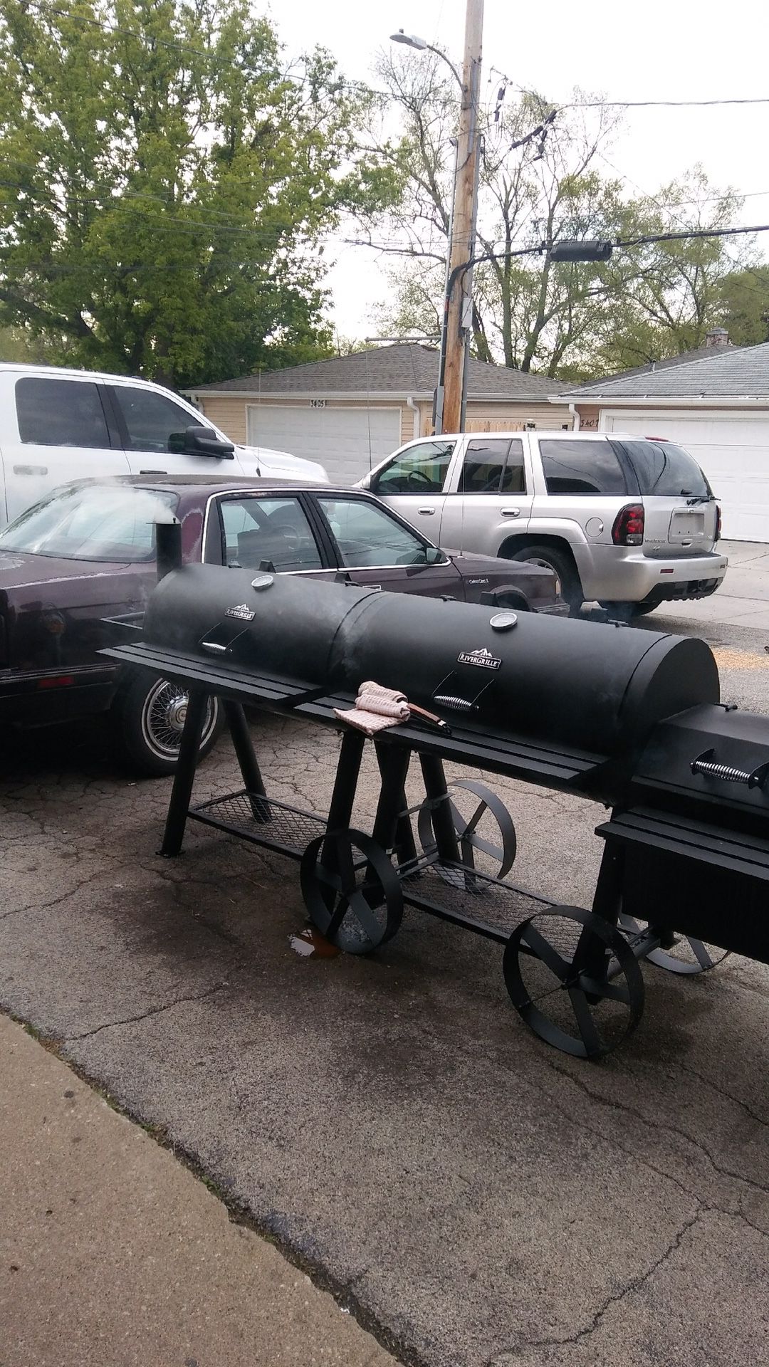 2 Universal BBQ grill and smokers