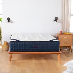 The DreamCloud Mattress (Queen) 