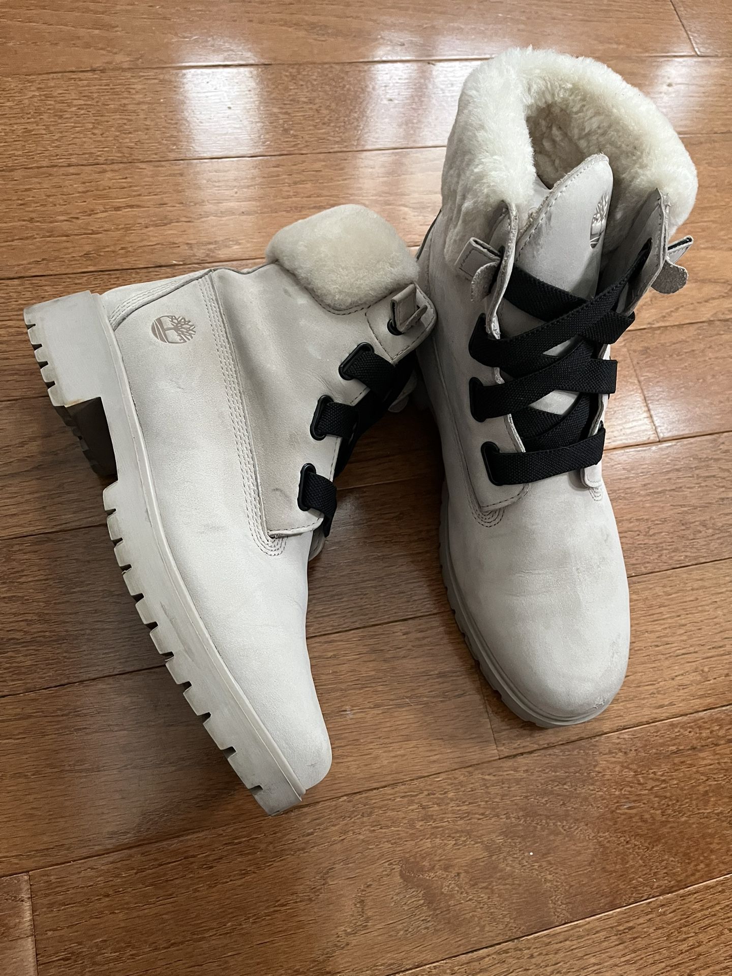 Women’s Timberlands 10