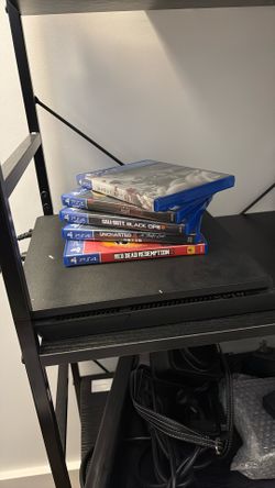 PS4 Slim With Games