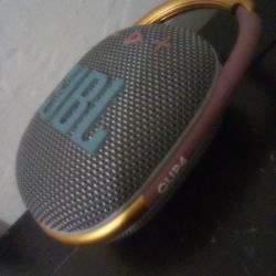 JBL Clip 4 Like New 