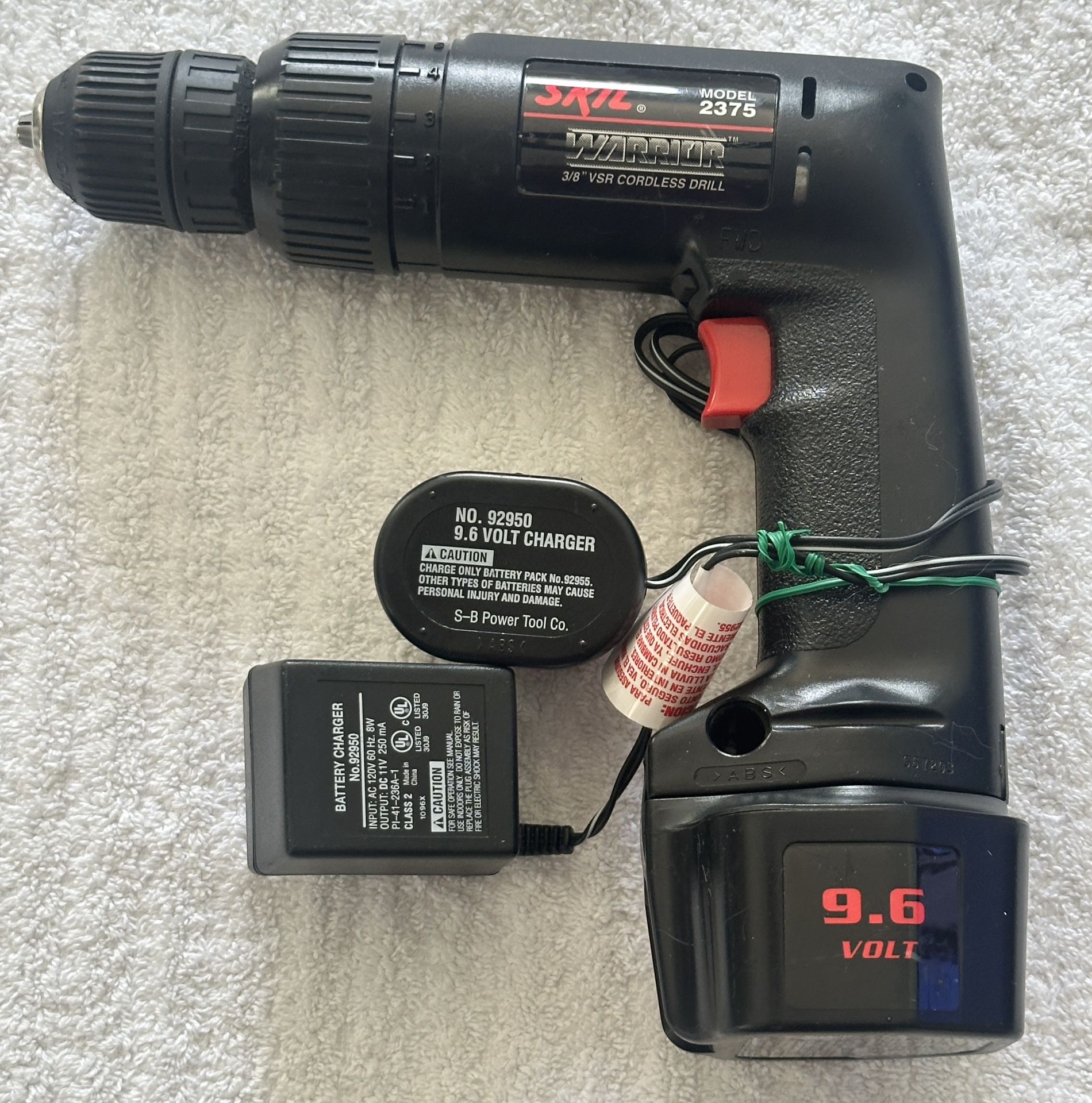 SKIL 3/8” VSR Cordless Drill - with 9.6V Battery and Charger. Great used condition.