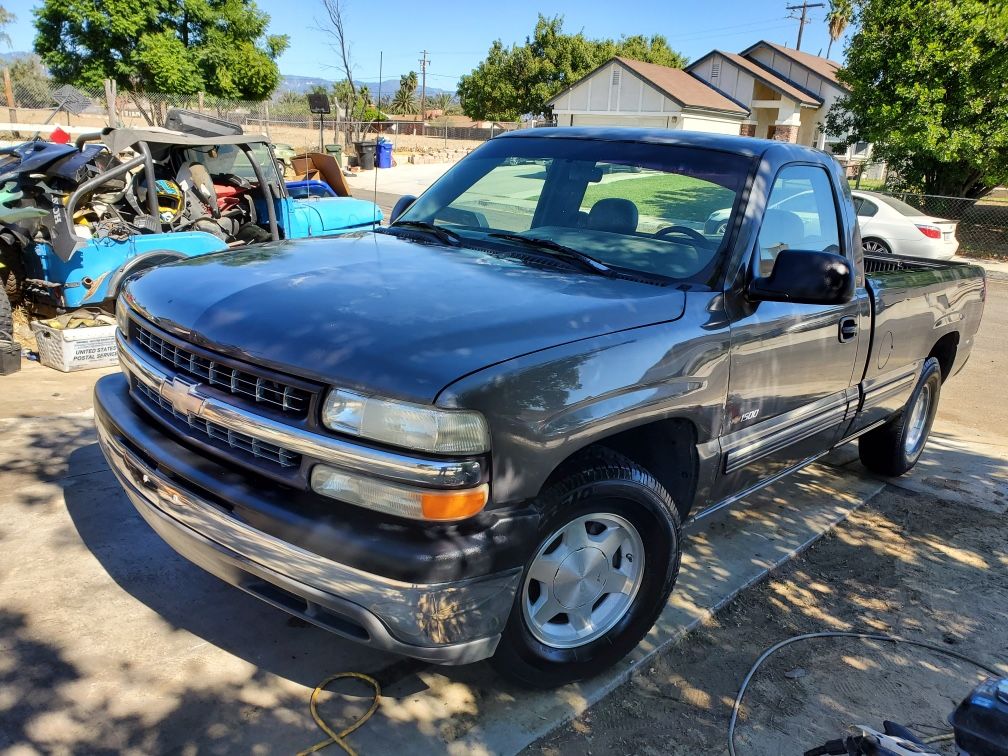 2001 CHEVY SILVERADO CLEAN TITLE