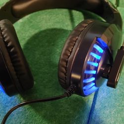 Gaming headphones & mic RGB LED rainbow effect. 3.5mm & USB