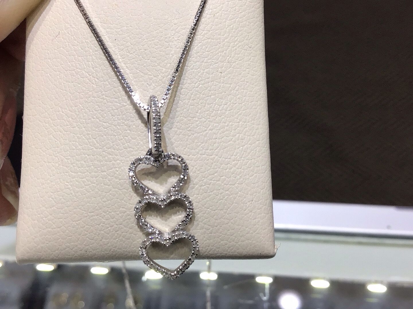 10k White Gold Diamond Heart Pendant With Box Chain Including Available In Stock .💎💎💎