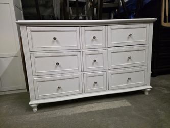 Modern White 9 Drawer Dresser