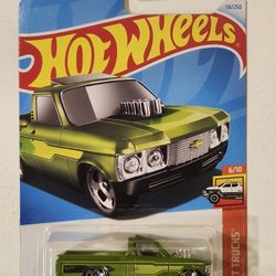 HOT WHEELS . HOT TRUCKS . 1972 CHEVY LUV CUSTOM. (GREEN VARIARION)