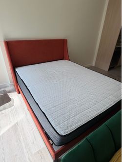 Queen Bed Frame + 12" Cooling Gel Memory Foam Hybrid Mattress – Excellent Condition