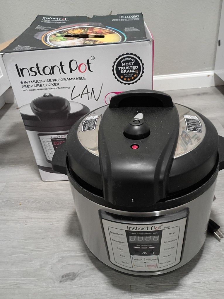 Instant Pot 6-in-1 Multi-Use Programmable Pressure Cooker (IP-LUX80) – 8 Quart