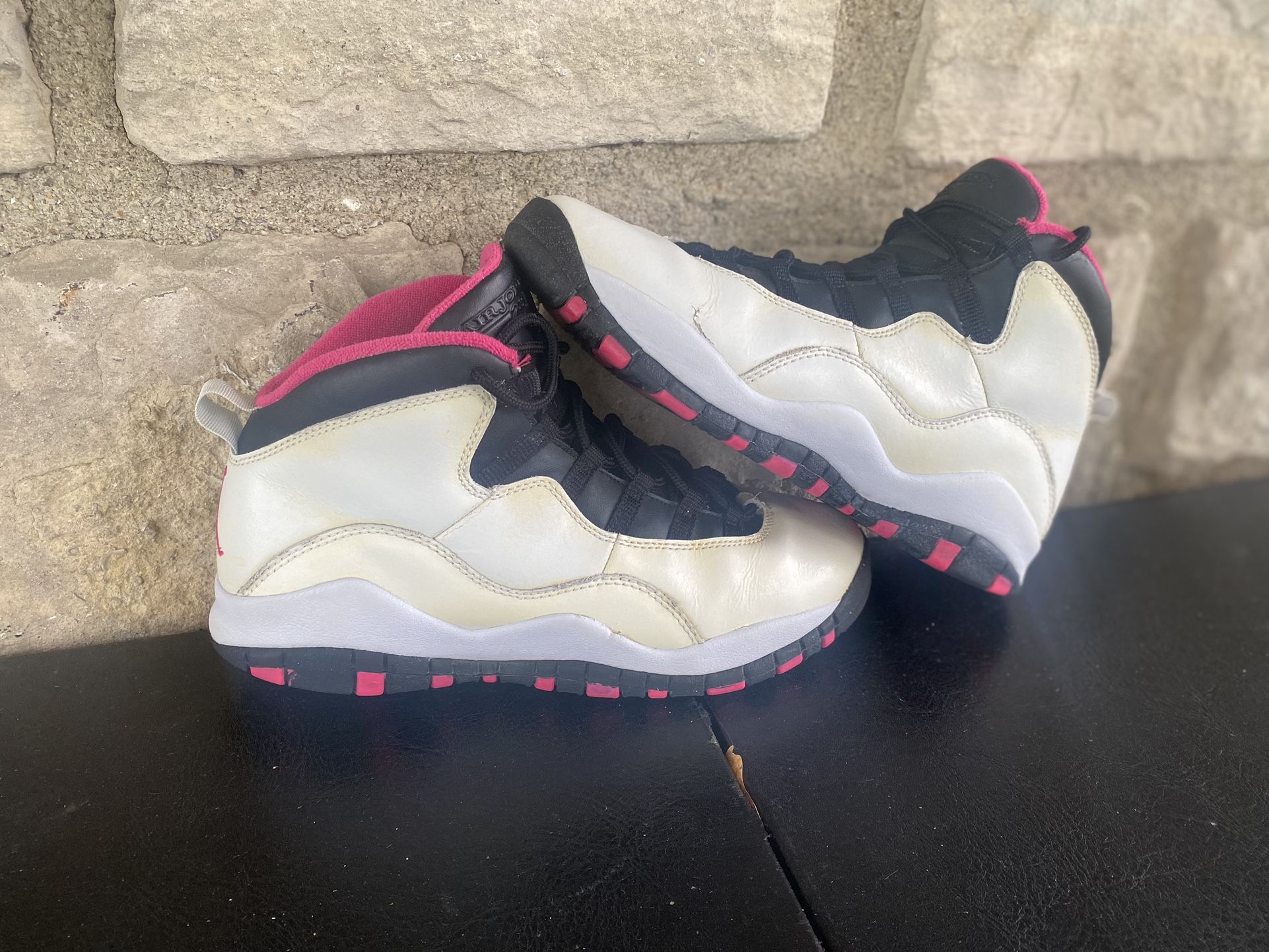 Air Jordan 10 Vivid Pink ( pick up only ) size 7y $20 FIRM
