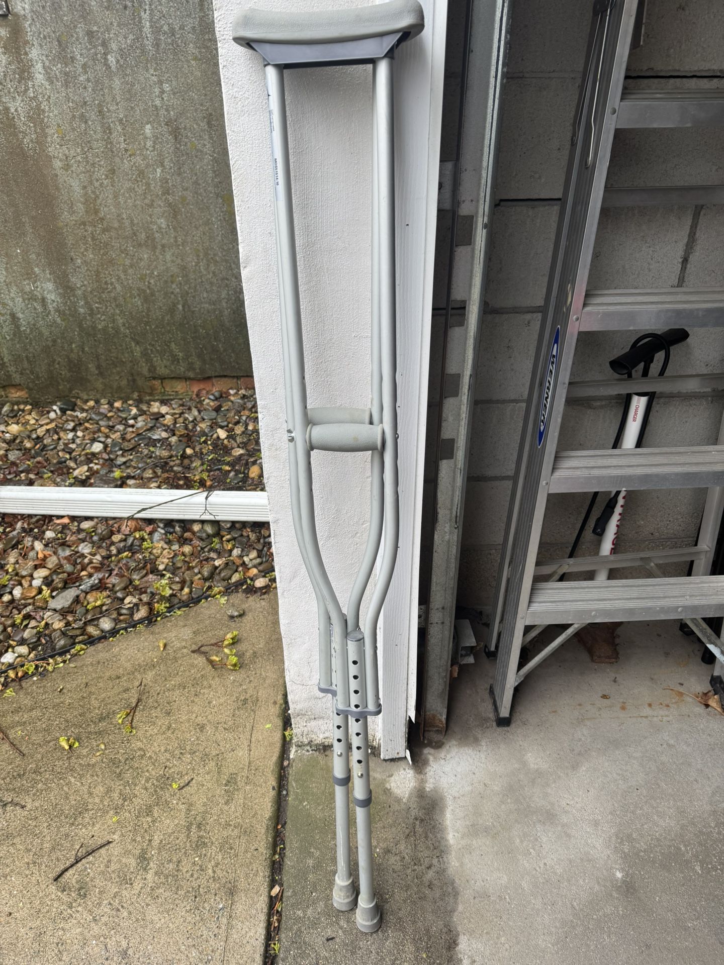 Medline Crutches MDS51514-10