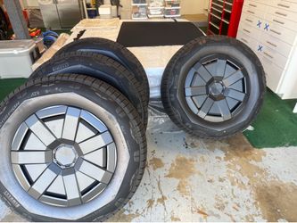 Set of 4 OEM Pirelli Cybrtruck wheels and tires