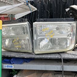 Headlights F350 06 