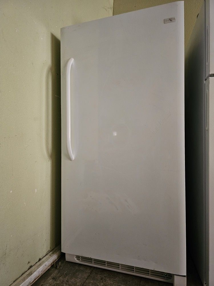 Frigidare Freezer Working Perfectly Fine Very Clean Super Capacity I Can Deliver To You 90 Days Warranty