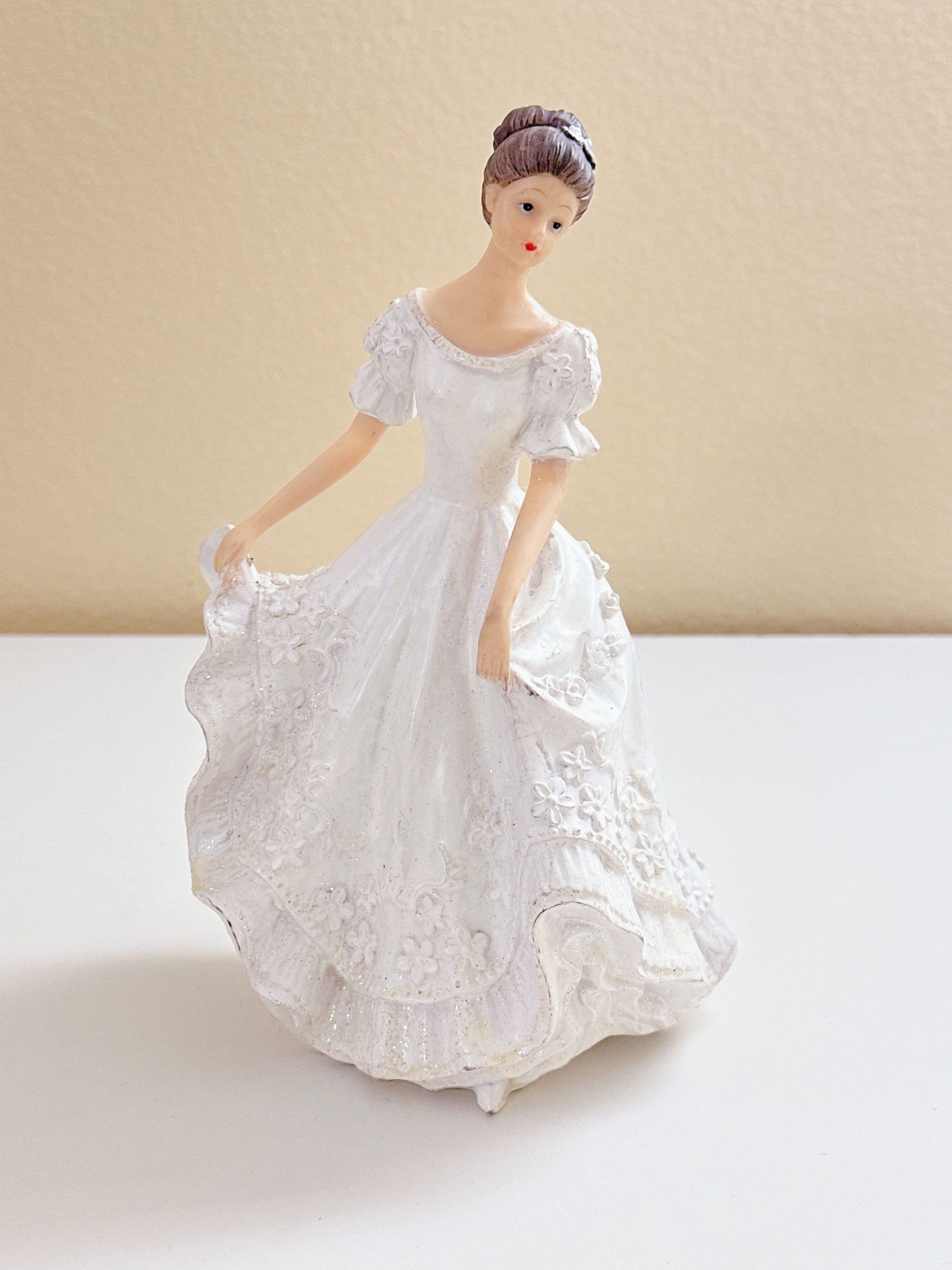Vintage Porcelain Figurines – Elegant Collectible Set