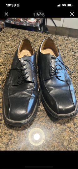 Great deal Great condition Men’s size 10 black Florsheim dress shoes