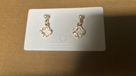 Small dainty earrings new