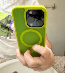 iPhone 15 Pro 256gb With Case Protecting