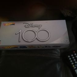  Hot Wheels Premium Disney 100 bundle is a 5-pack set of premium cars. 