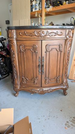 Vanity cabinet