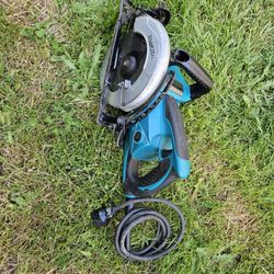 Makita 5477NB-R 7-1/4 in. Saw $70