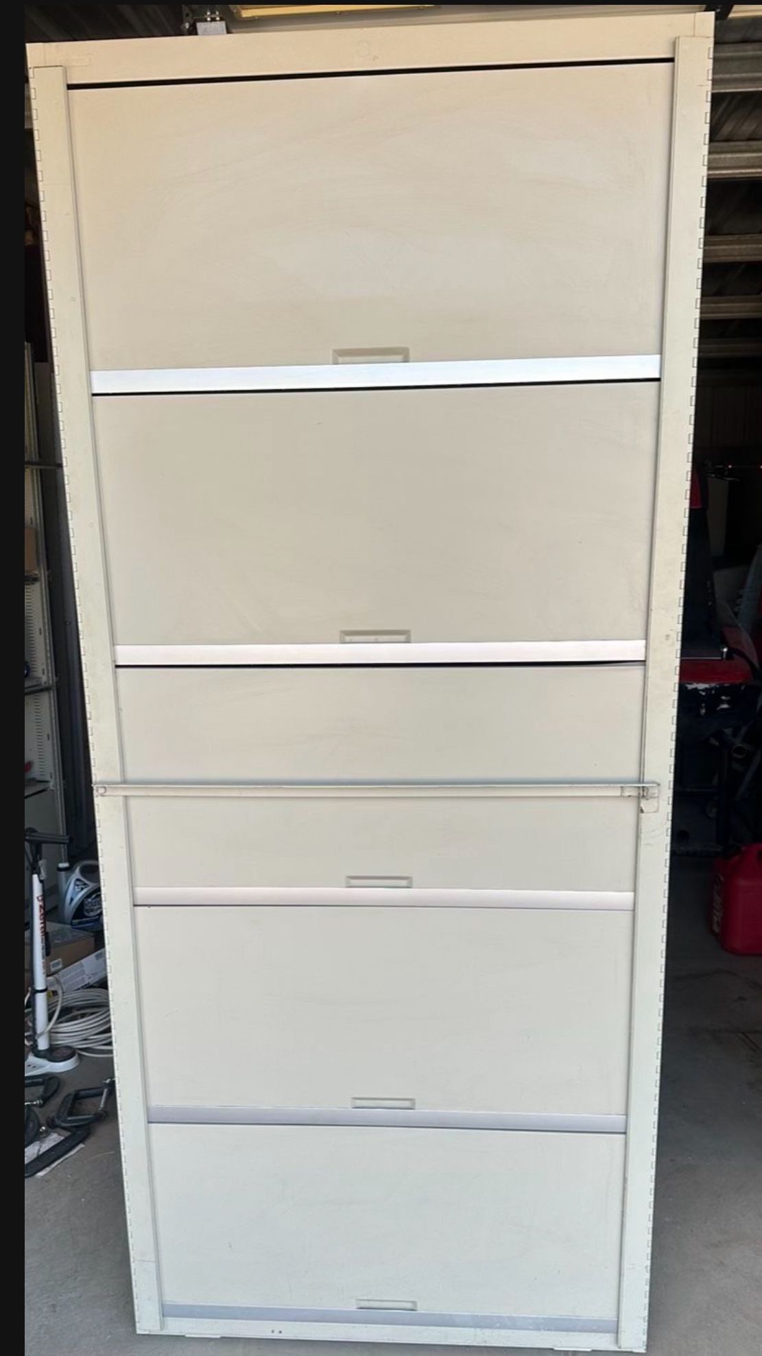 Garage Cabinets - Loockable