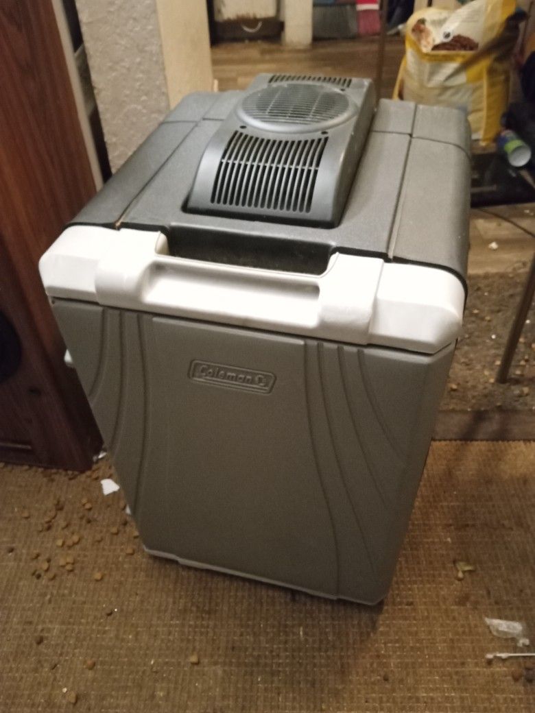 Coleman Insulated Portable Thermoelectric Cooler, 40qt Versatile Hot/Cold Cooler for Vehicles and Truckers