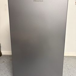 Hisense 4.4-cu ft Mini Fridge, Silver, Energy Star