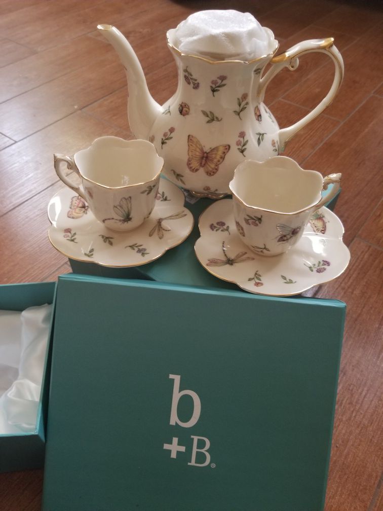 Burton and Burton tea set with 2 matching cups