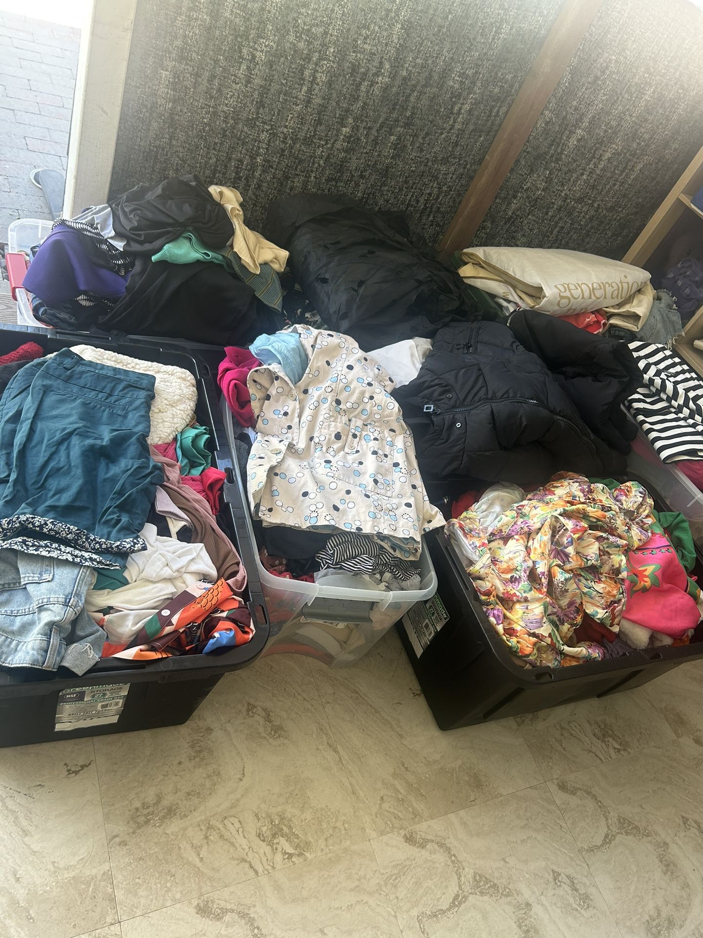 8 Cajas De Ropa Mixta 