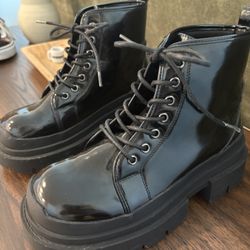 Forever 21 Shiny “BigBlackBoots!” W sz 7 