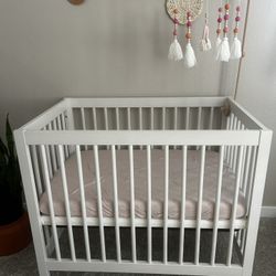 Crib + Mobile
