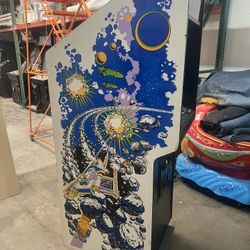 Amazing Condition Atari Asteroids Deluxe Arcade Cabinet