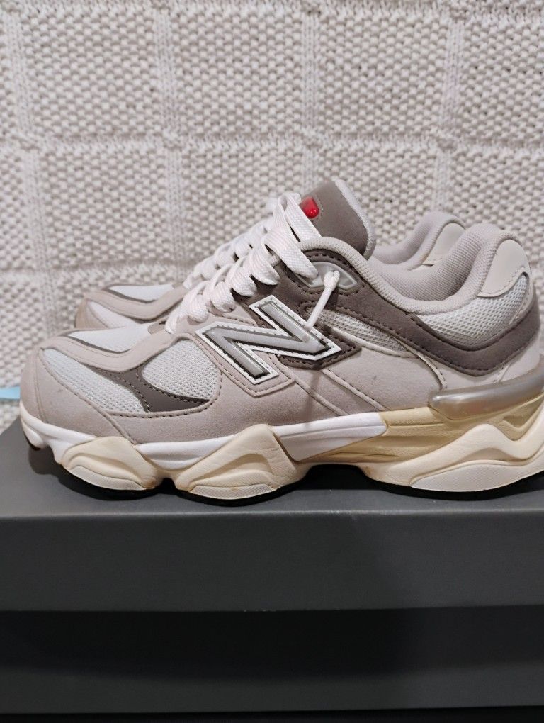 New Balance 9060 - size 5
