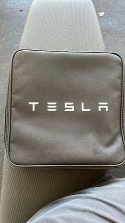 Tesla Mobile connector