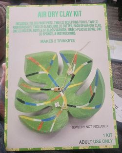 Air dry kit makes 2 trinkets