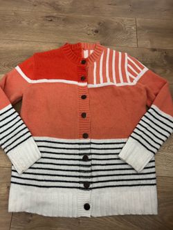 Women’s cardigan knit 🧶 sweater size medium very warm