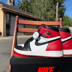 2016 Air Jordan 1 ‘Black Toe’